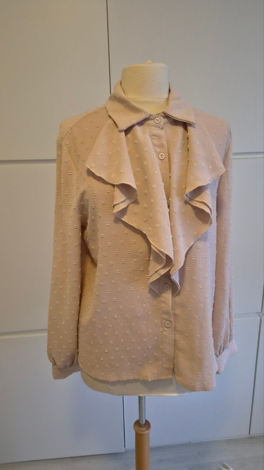 Elegante roze blouse met ruches en stippen, Onbekend, Ophalen of Verzenden, Zo goed als nieuw, Roze