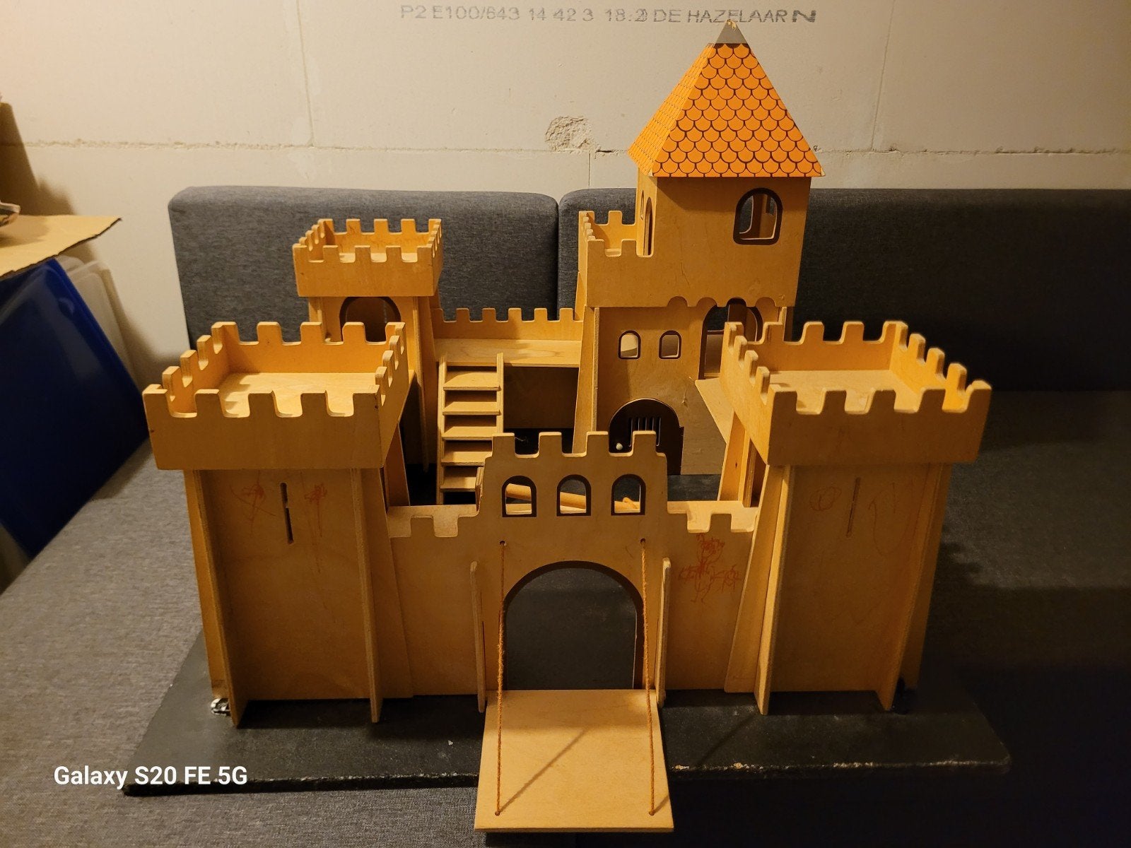 Houten speelkasteel met gebruikerssporen, Kinderen en Baby's, Ophalen, Gebruikt, Jongen of Meisje