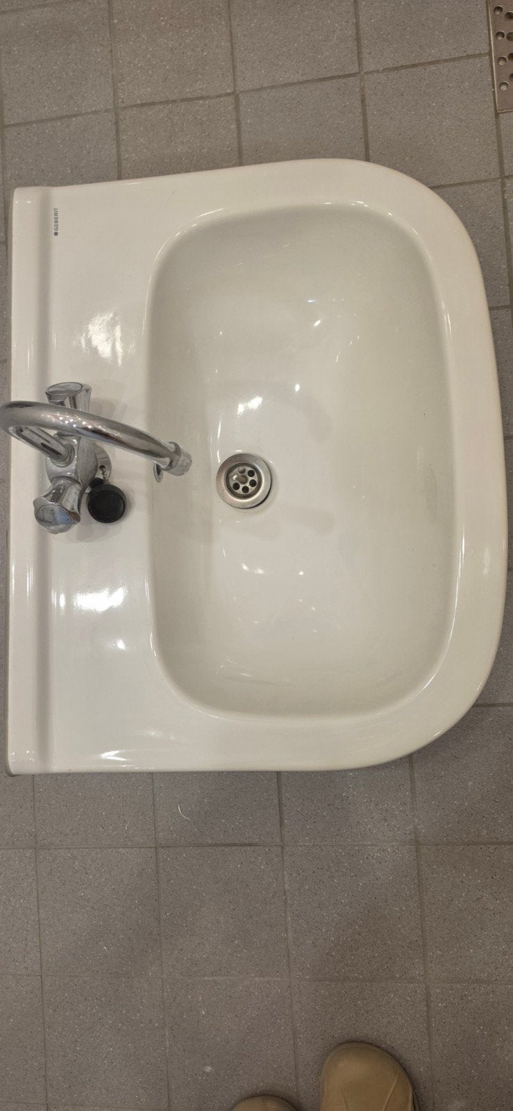 Geberit wastafel met kraan, Ophalen, Zo goed als nieuw, Chroom, Wastafel
