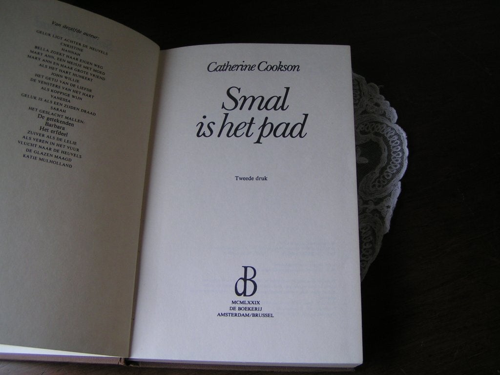 Mooie Roman Smal is Het Pad van Catherine Cookson, Boeken, Romans, Ophalen of Verzenden, Zo goed als nieuw