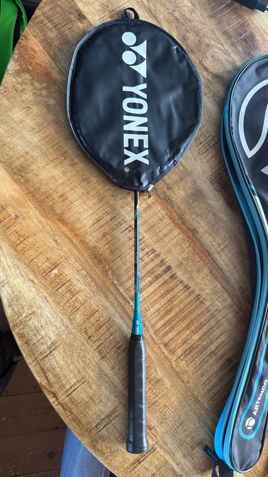 Yonex Voltric Lite Badmintonracket met Artengo rugtas+hoes, Ophalen of Verzenden, Gebruikt, Racket(s)
