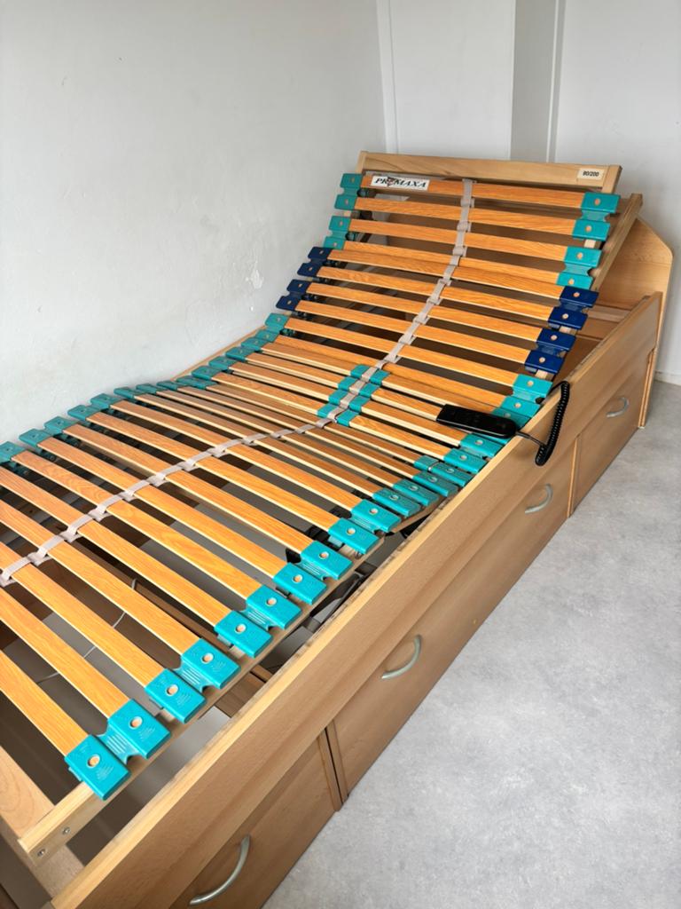Super mooie Promaxa elektrische verstelbare lattenbodem, Verstelbaar, 90 cm, Ophalen of Verzenden, Zo goed als nieuw