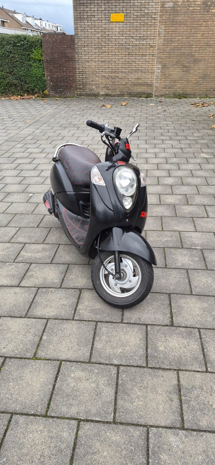 sym mio 50cc brom, Fietsen en Brommers, Gebruikt, Maximaal 45 km/u, Benzine, 50 cc