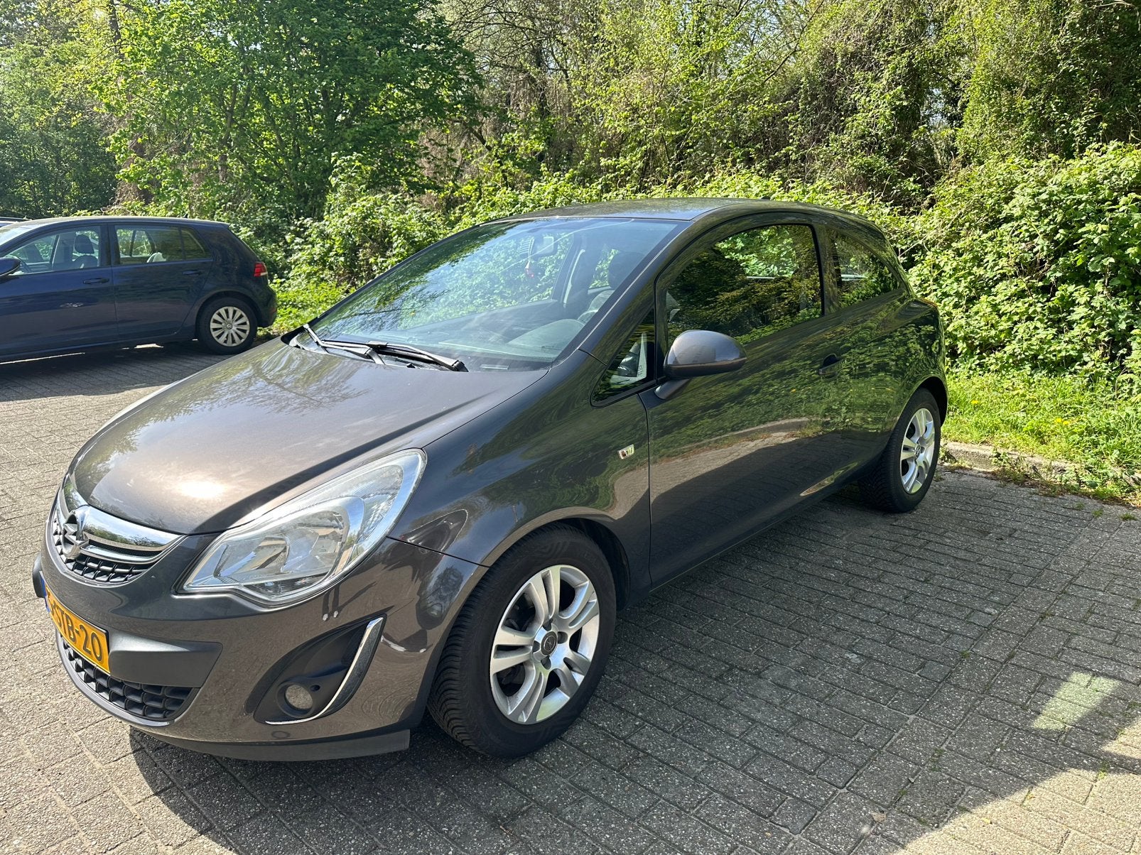 Opel Corsa 1.2 16V 3D 2013 Grijs, Auto's, Voorwielaandrijving, 40 €/maand, Euro 6, 4 cilinders
