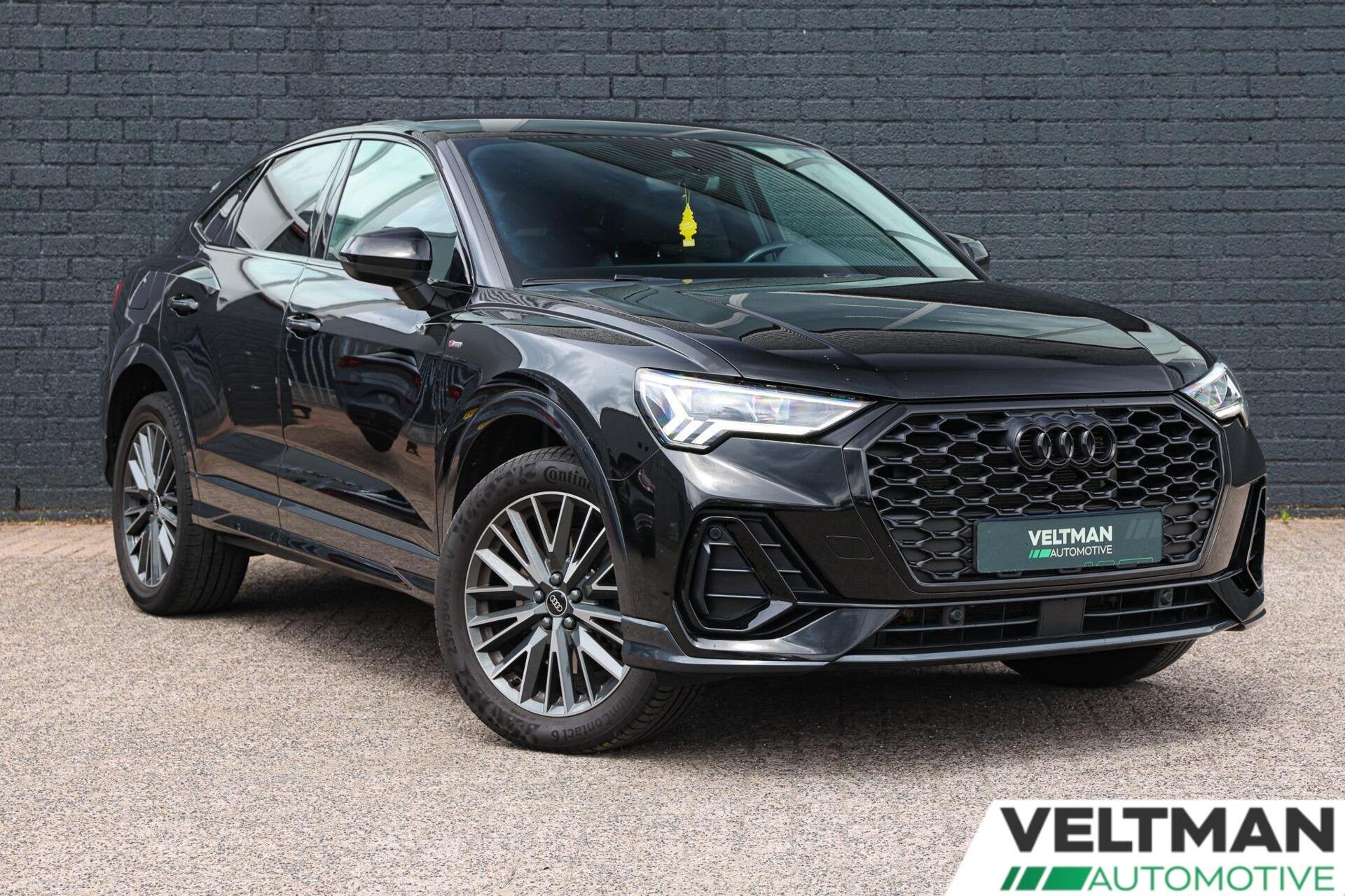 Audi Q3 45 TFSI e S-Line MATRIX 19INCH NAVI CARPLAY BLACK PA, Auto's, Gebruikt, Euro 6, Zwart, Hybride Elektrisch/Benzine
