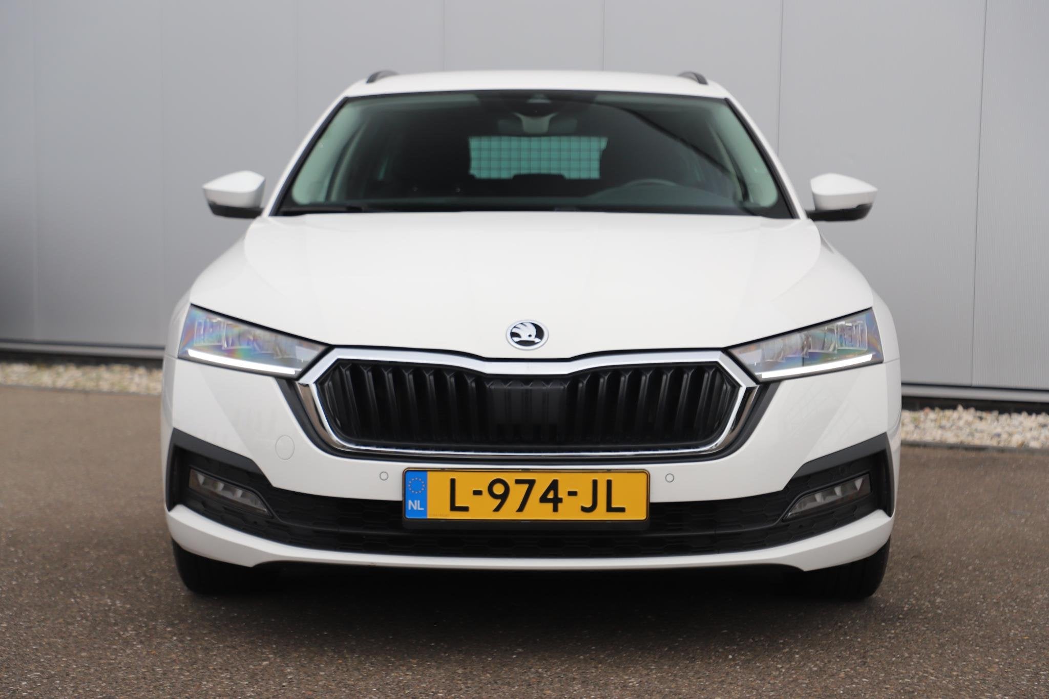 Skoda Octavia Combi 1.0 e-TSI Business Edition Automaat Virt, Auto's, Stof, Gebruikt, Met garantie (alle), Wit