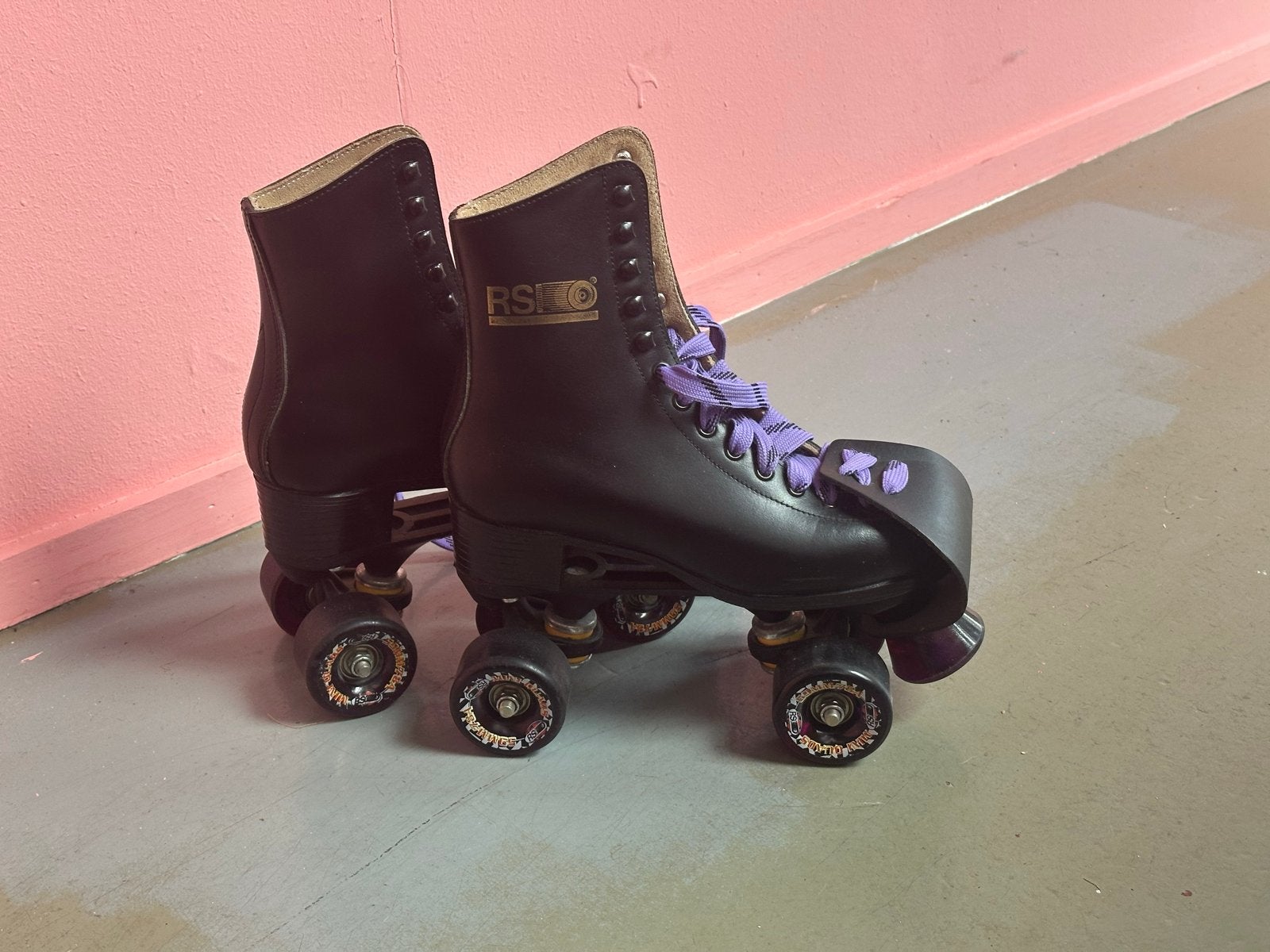 RSI rolschaatsen - Zwart met paarse veters, Zo goed als nieuw, Wielen of Lagers, Dames, Ophalen