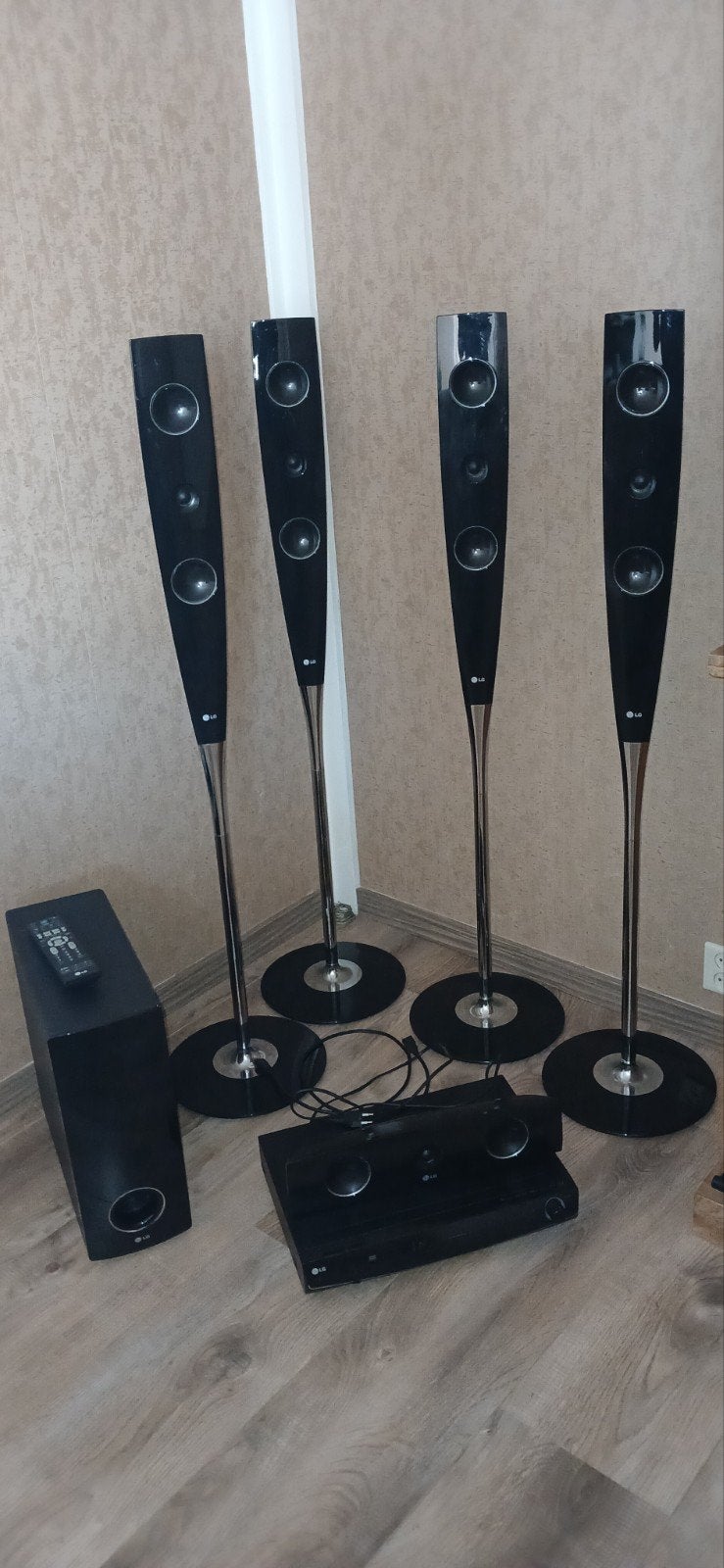 LG Home Cinema Set met 4 zuilspeakers en subwoofer, Gebruikt, 70 watt of meer, 5.1-systeem, Dvd-speler