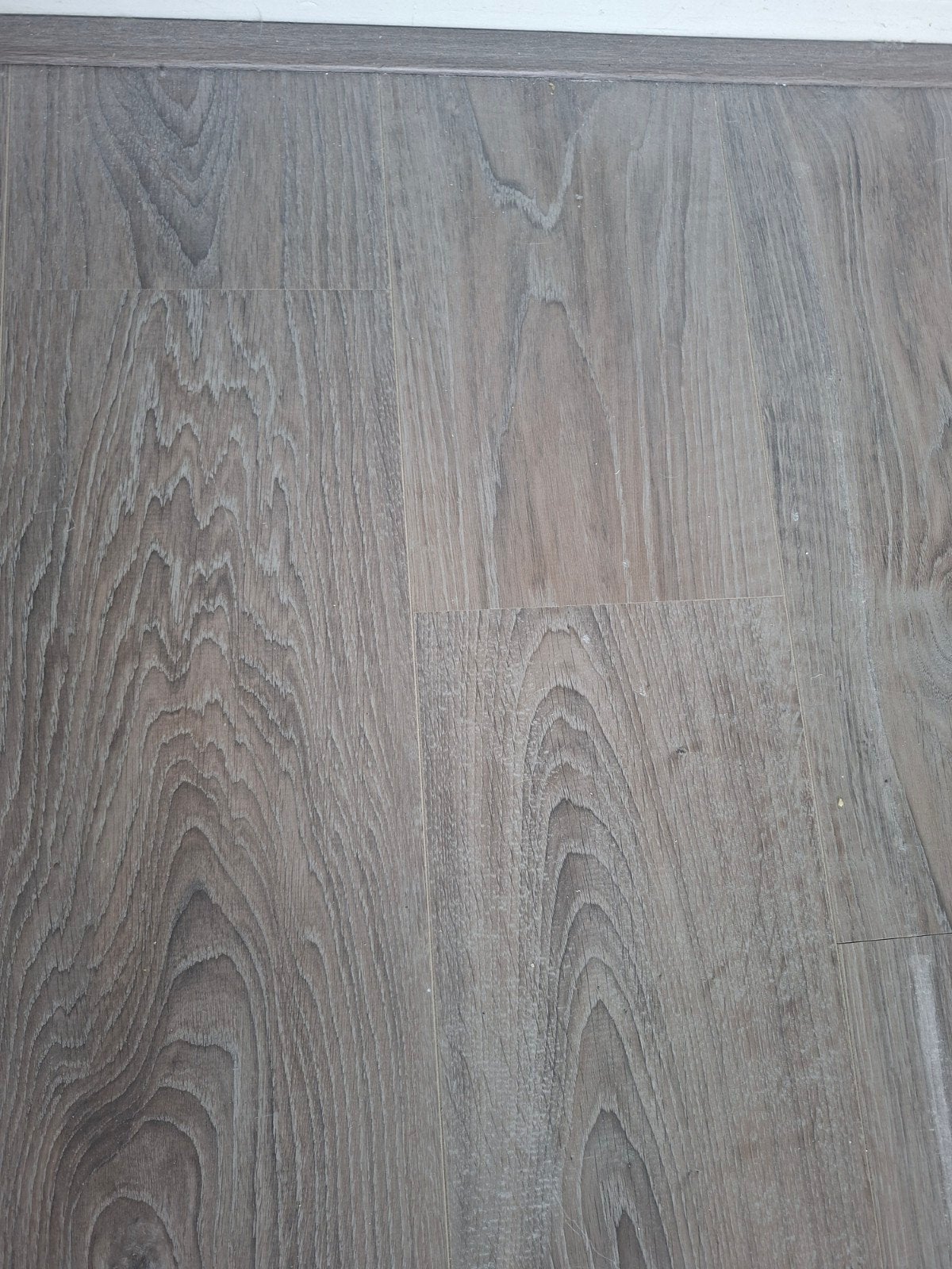 laminaat bruin / grijs. GRATIS, Ophalen, Gebruikt, 50 tot 150 cm, 10 m² of meer