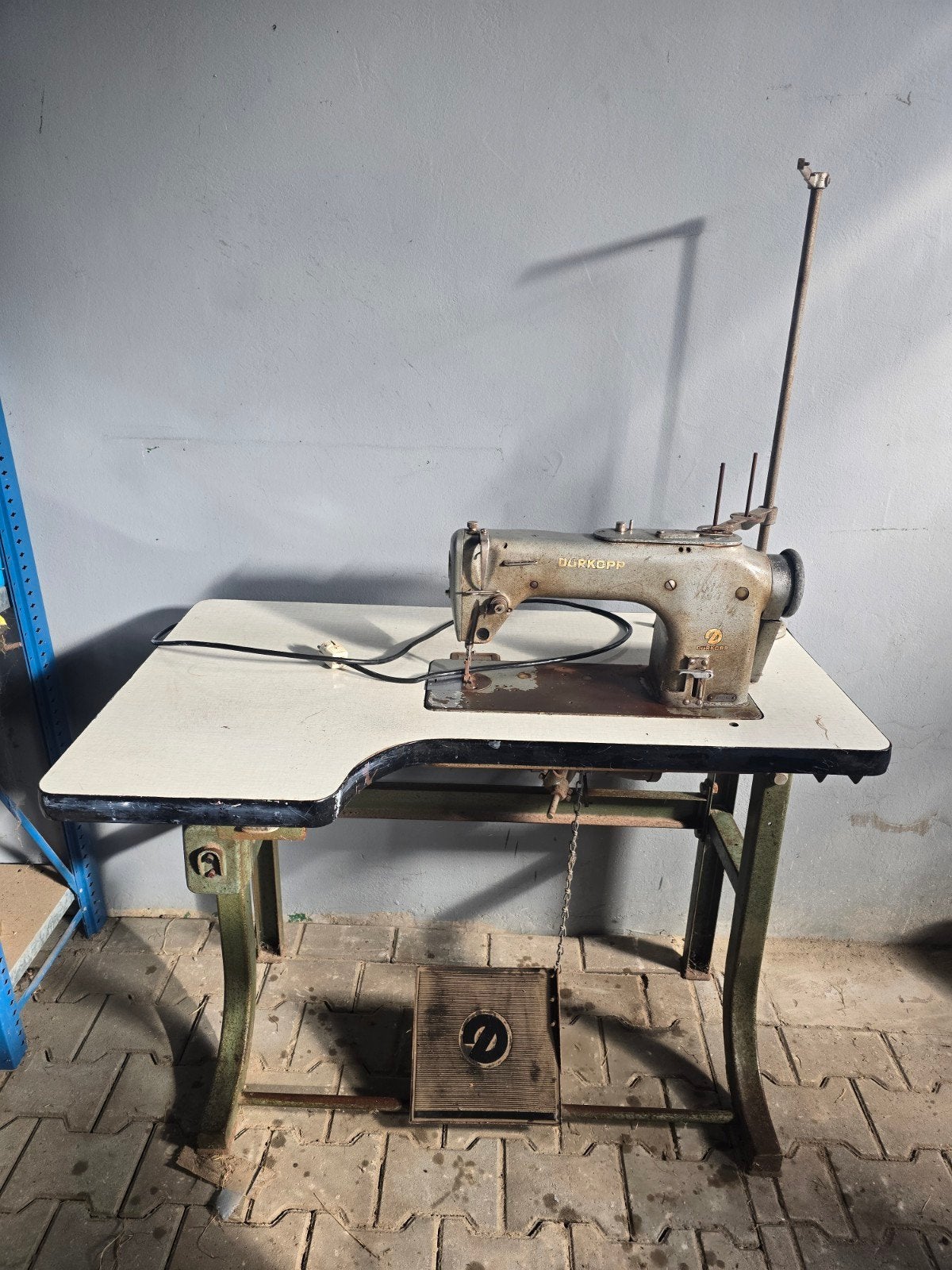 Dürkopp Industriële Naaimachine met Tafel, Gebruikt, Naaimachine, Industrieel, Ophalen