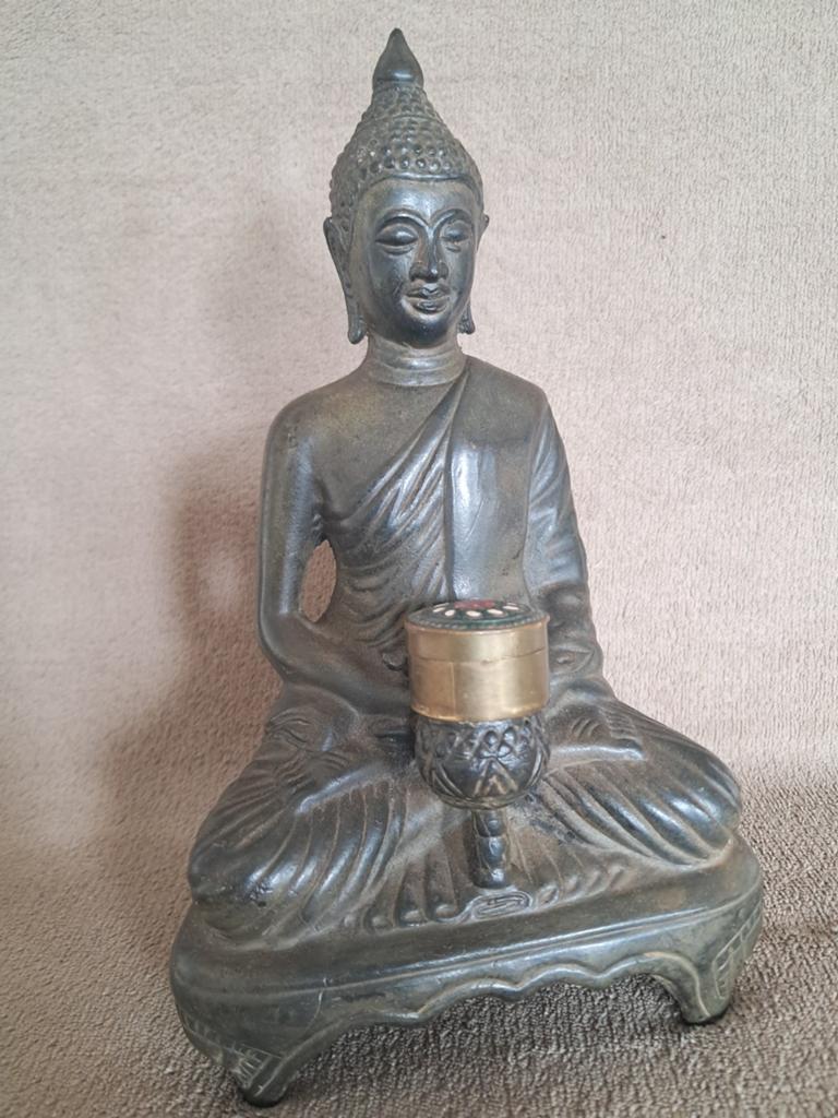 Gietijzeren Boeddha met kandelaar en cloisonné pillendoosje, Ophalen of Verzenden