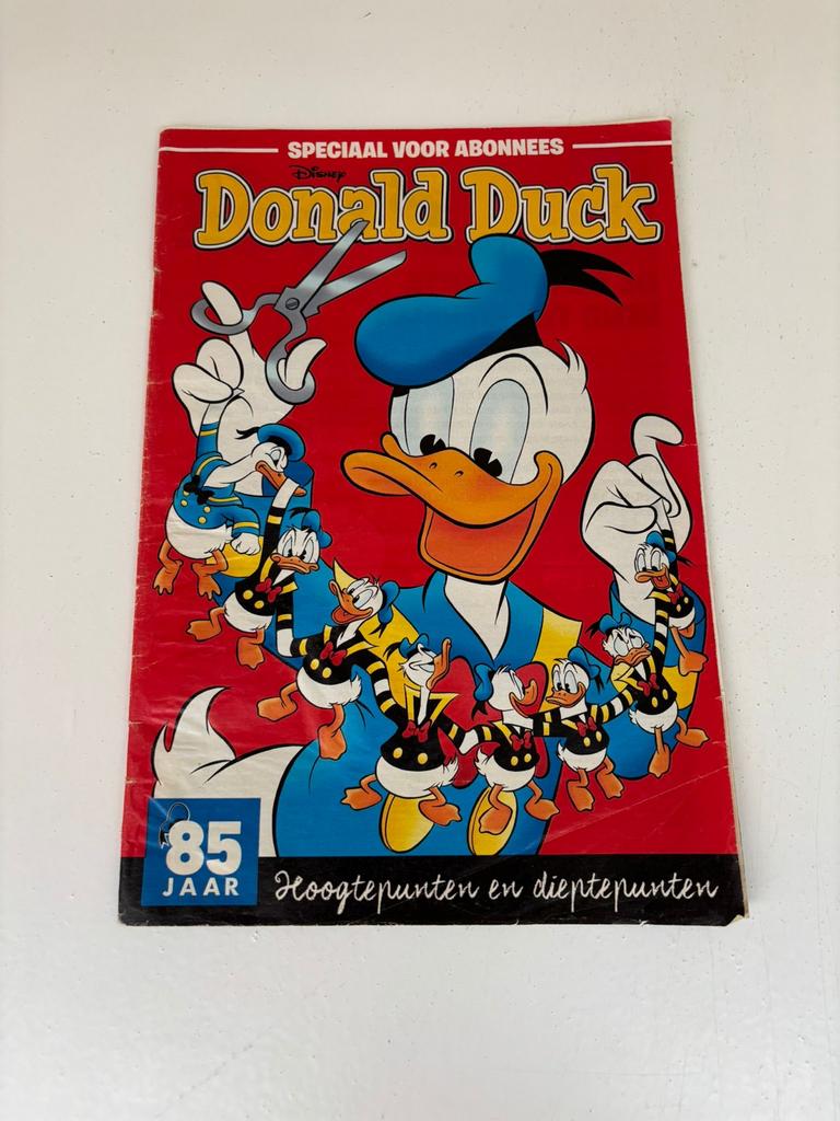 Donald Duck 85 jaar, Eén stripboek, Ophalen of Verzenden, Zo goed als nieuw