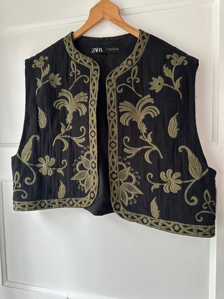 Prachtig zwart geborduurde gilet vestje jasje Zara L 40 42, Zwart, Maat 42/44 (L), Ophalen of Verzenden, Zo goed als nieuw