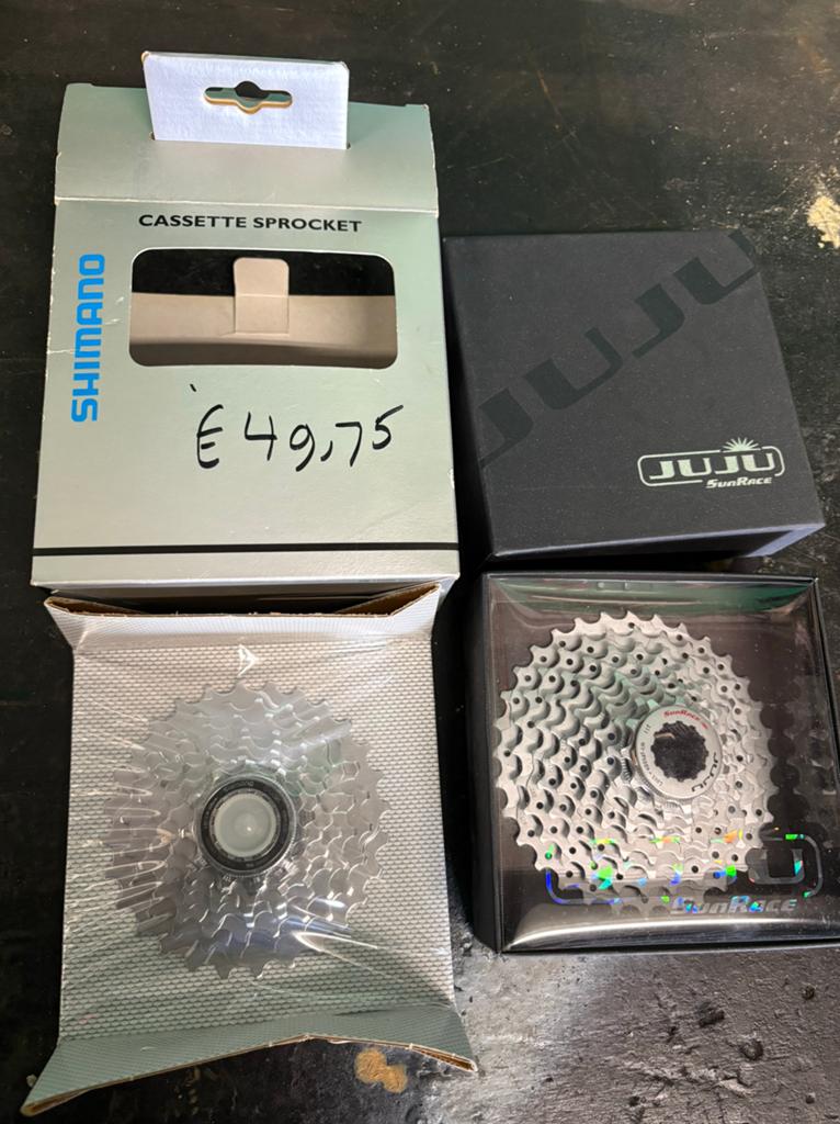 Te koop 2 nieuwe Casettes tandwielen 8 speed en 9 speed, Ophalen of Verzenden, Derailleur of Ketting, Ligfiets, Nieuw