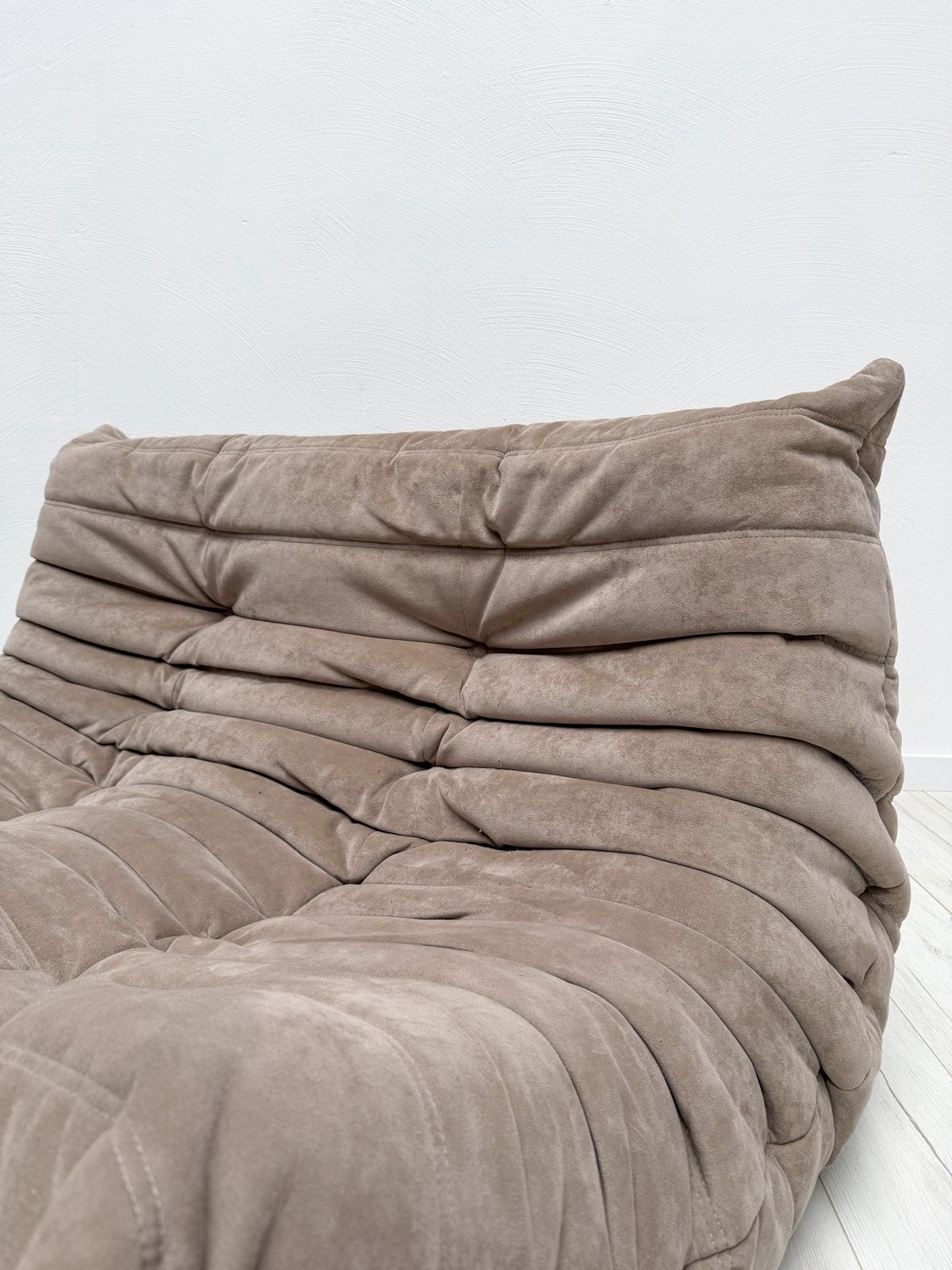 Ligne Roset Togo 2-zits Alcantara Michel Ducaroy vintage, 100 tot 125 cm, Tweepersoons, Ophalen of Verzenden, Zo goed als nieuw