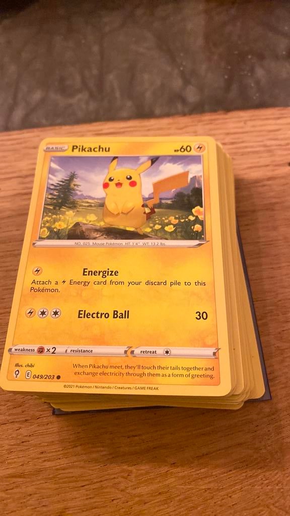Pikachu 049/203, Ophalen of Verzenden, Zo goed als nieuw