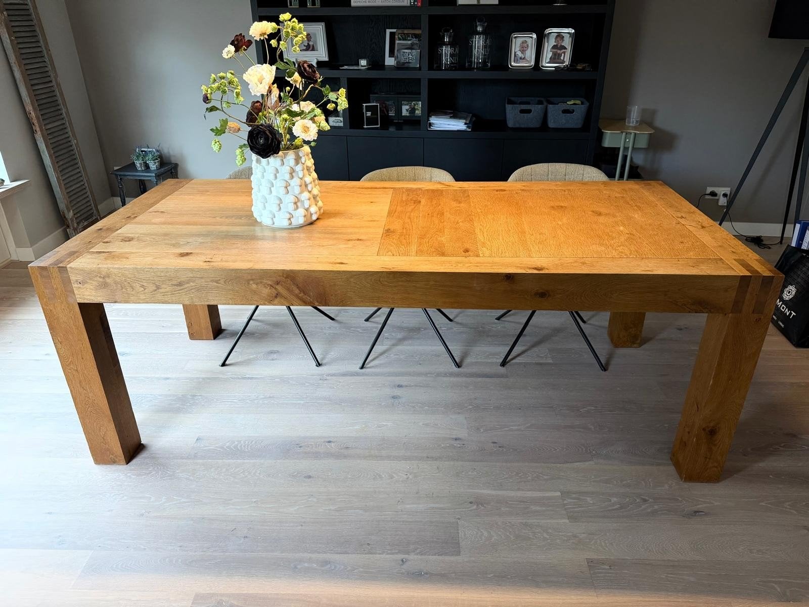 Massief eiken tafel Linteloo (ontwerp Henk Vos), Gebruikt, Eikenhout, 200 cm of meer, Dedign Linteloo