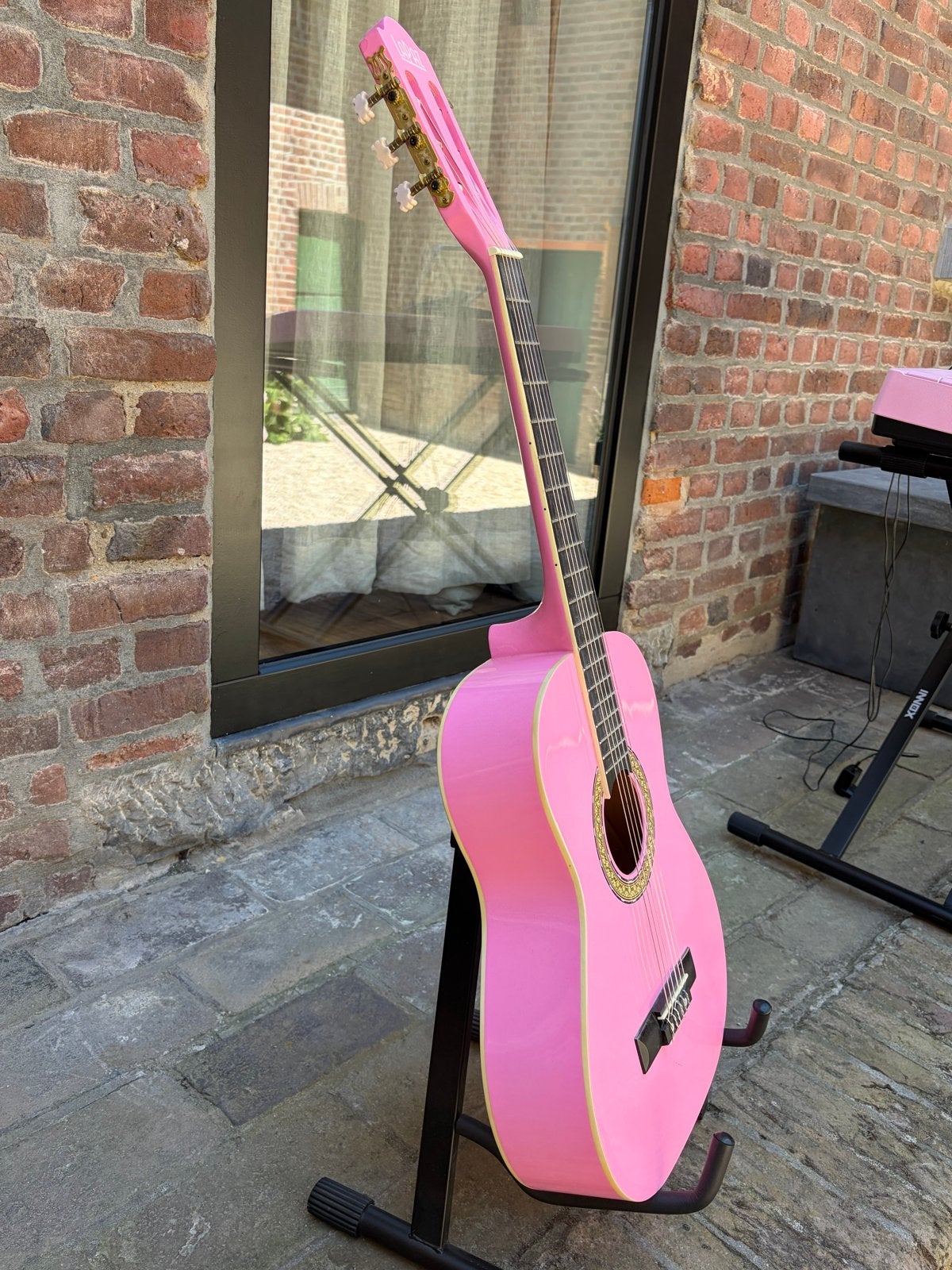 Roze LaPaz gitaar met standaard - Ideale beginnersgitaar, Muziek en Instrumenten, Snaarinstrumenten | Gitaren | Akoestisch, Ophalen of Verzenden