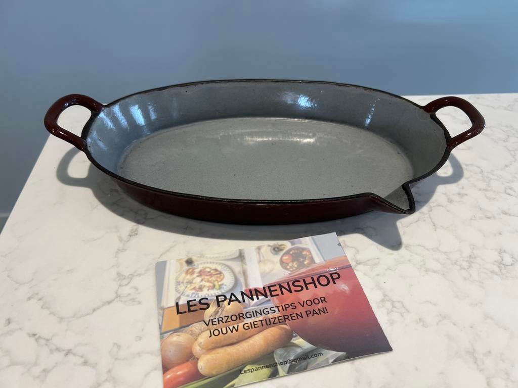 Gietijzeren ovenschaal merkloos 34 cm in gebruikte staat, Huis en Inrichting, Keuken | Potten en Pannen, Gebruikt, -, Ophalen of Verzenden