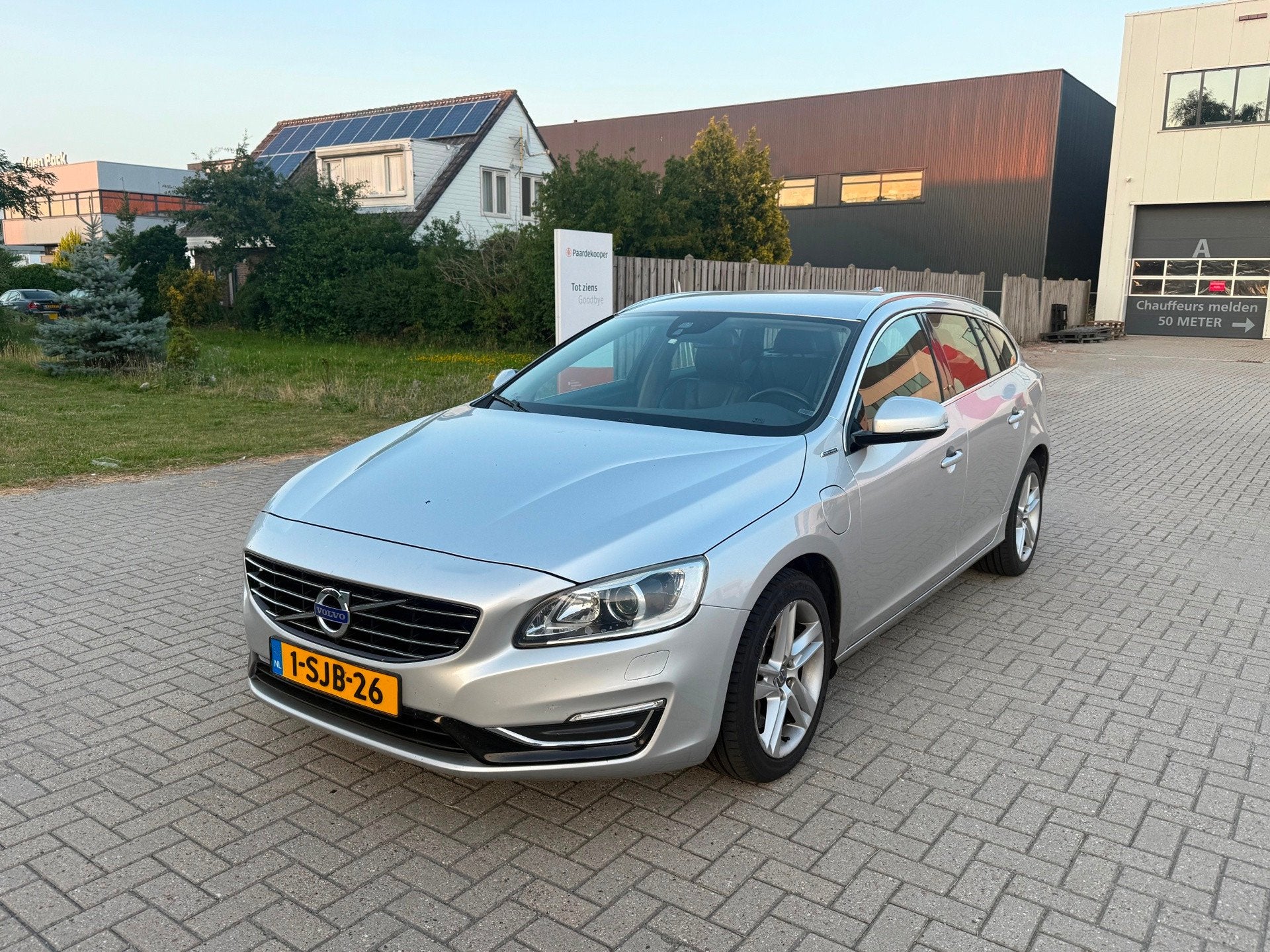 Volvo V60 2.4 D6 AWD Plug-In Hybrid Summum CLIMA LEER GRIJS, Automaat, Vierwielaandrijving, 11 kWh, Te koop
