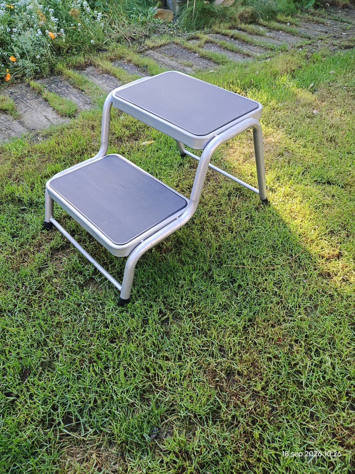 Handige 2-tredige opstap/trapje camping, Ophalen, Gebruikt, Campingmeubel-accessoire
