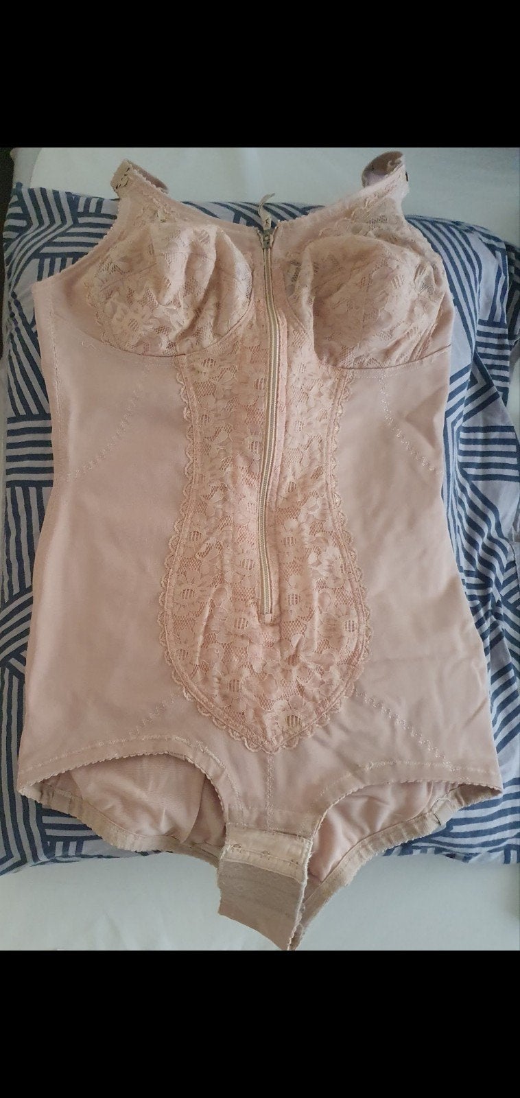 Roze Body of Korset met Kant en Rits. 3 Stuks., Onbekend, Ophalen of Verzenden, Roze, Body of Korset