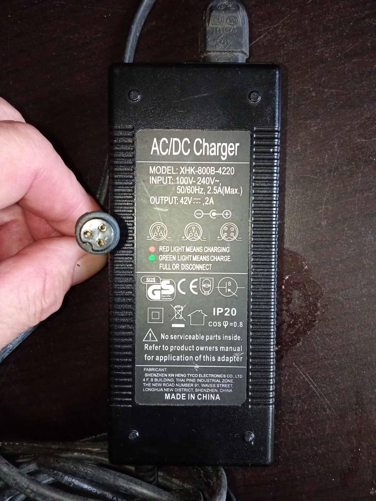 AC/DC Oplader XHK-800B-4220 - 42V 2A, Gebruikt
