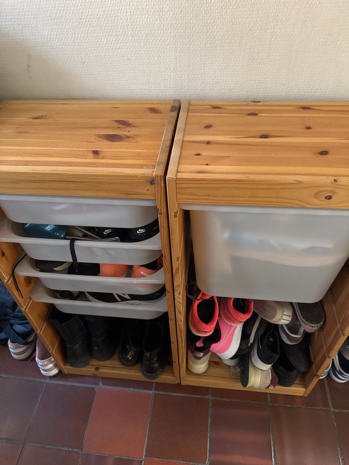 2 Houten IKEA Kastjes met 5 Witte Bakken, Ophalen, Gebruikt