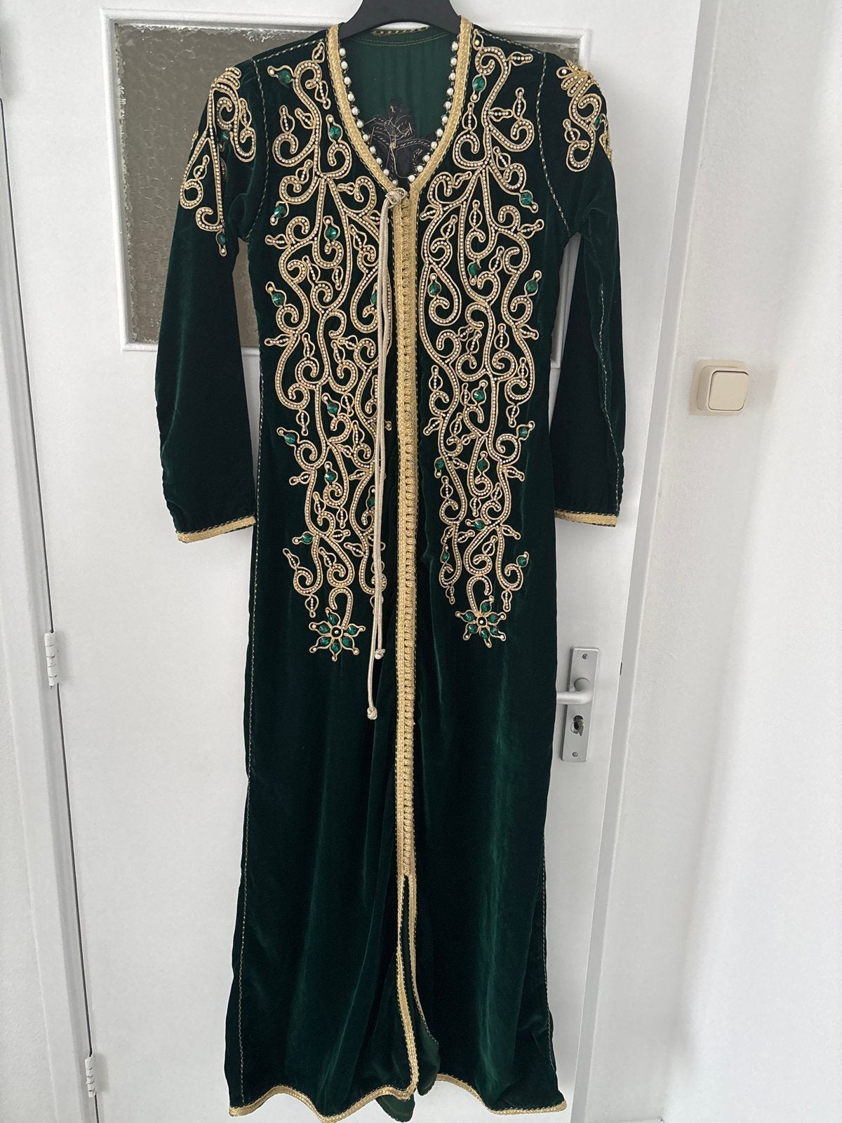 Prachtige groene Marokkaanse takshita/kaftan met borduursels, Ophalen of Verzenden, Zo goed als nieuw, Maat 36 (S), Onder de knie