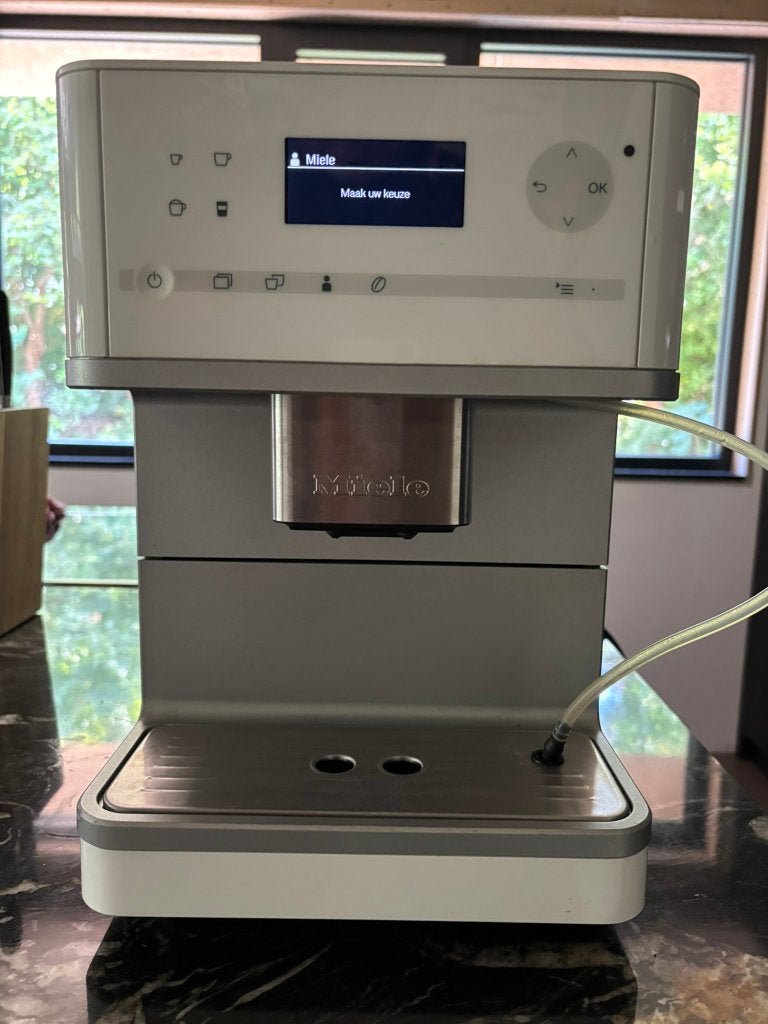 Miele CM6100 koffiemachine, Witgoed en Apparatuur, Afneembaar waterreservoir, 10 kopjes of meer, Koffiemachine, Ophalen of Verzenden