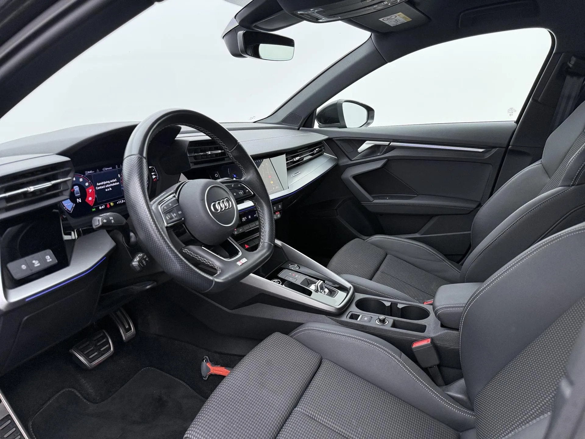 Audi A3 Limousine 30 TFSI S edition (bj 2023, automaat), Gebruikt, 680 kg, Zwart, Origineel Nederlands