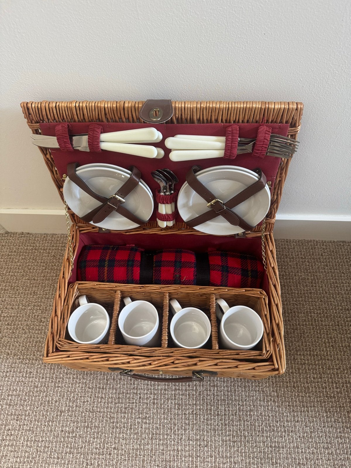 Complete picknickmand voor 4 personen met servies en deken, Ophalen, Overige typen, Natuurlijk materiaal, Zo goed als nieuw