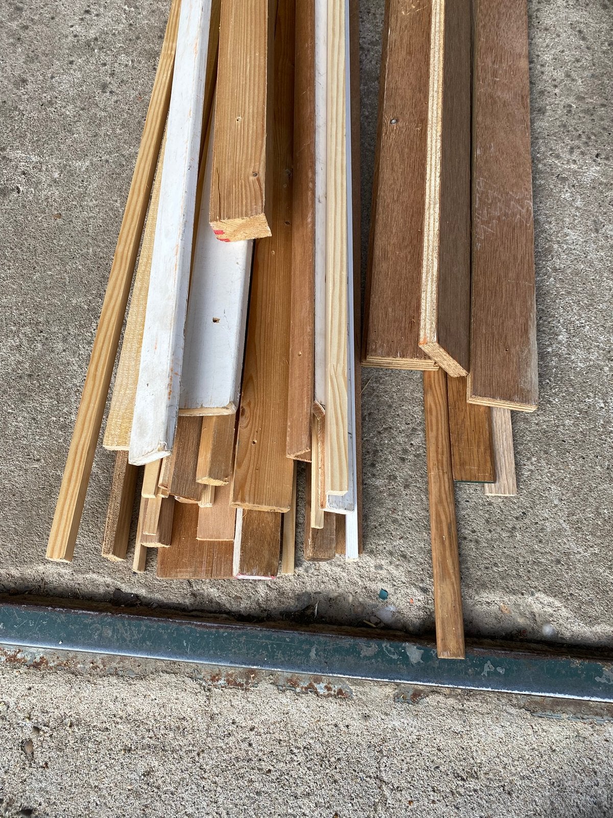 Diverse afwerklatten, vullatten hardhout, grenen, Ophalen of Verzenden, Zo goed als nieuw, Overige materialen, Plinten