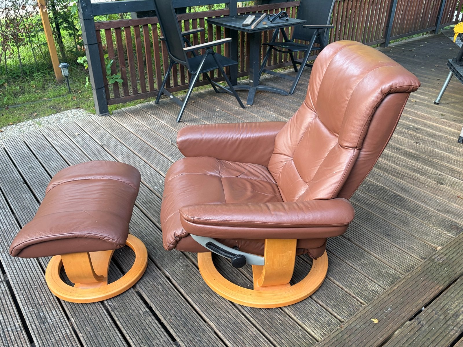 Mooie Stressless fauteuil met hocker - Bruin leer, Huis en Inrichting, Fauteuils, Ophalen of Verzenden, Gebruikt, Leer, 75 tot 100 cm