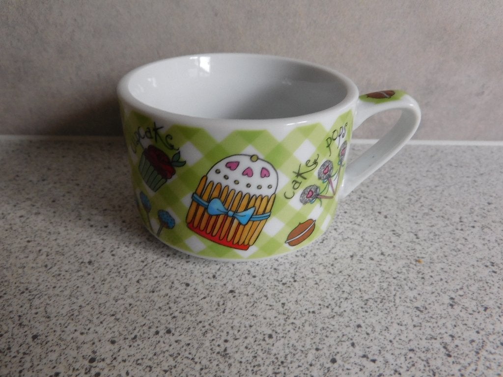 Theekop Cup Cake Party by Xenos, Overige merken, Ophalen of Verzenden, Zo goed als nieuw, Overige stijlen