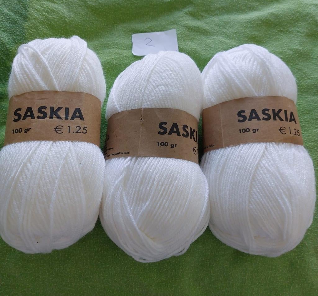 3 bollen wol wit (Saskia), Hobby en Vrije tijd, Breien en Haken, Ophalen of Verzenden, Nieuw, Breien of Haken, Wol of Garen