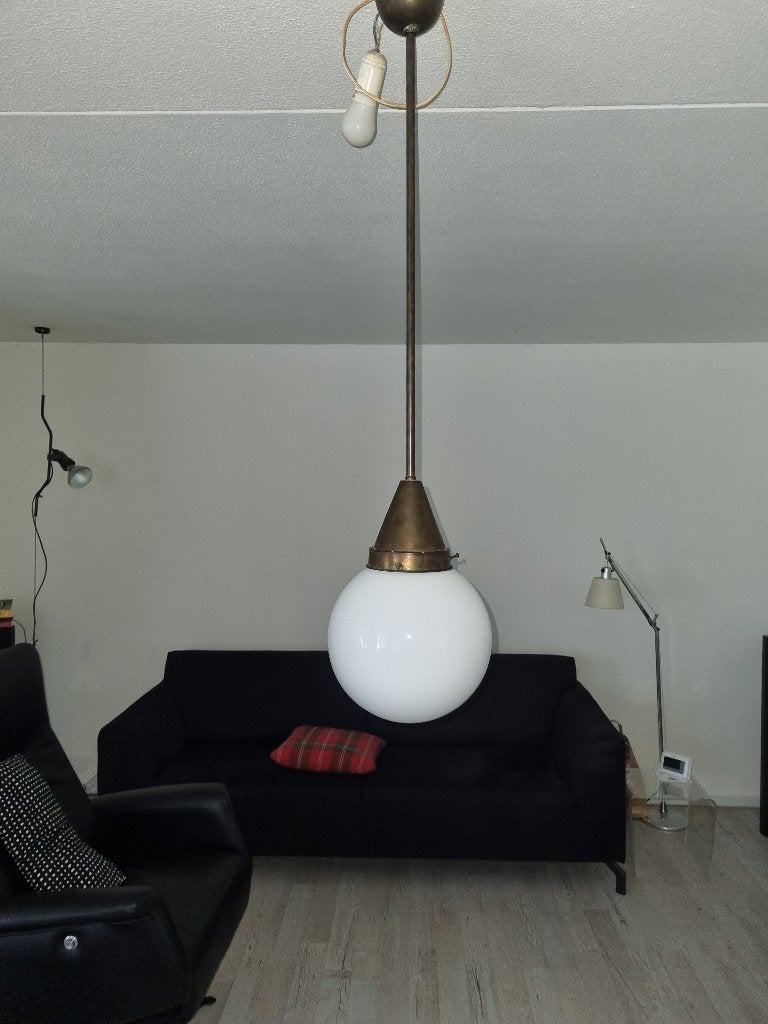 Hanglamp van messing met witte glazen bol, Ophalen