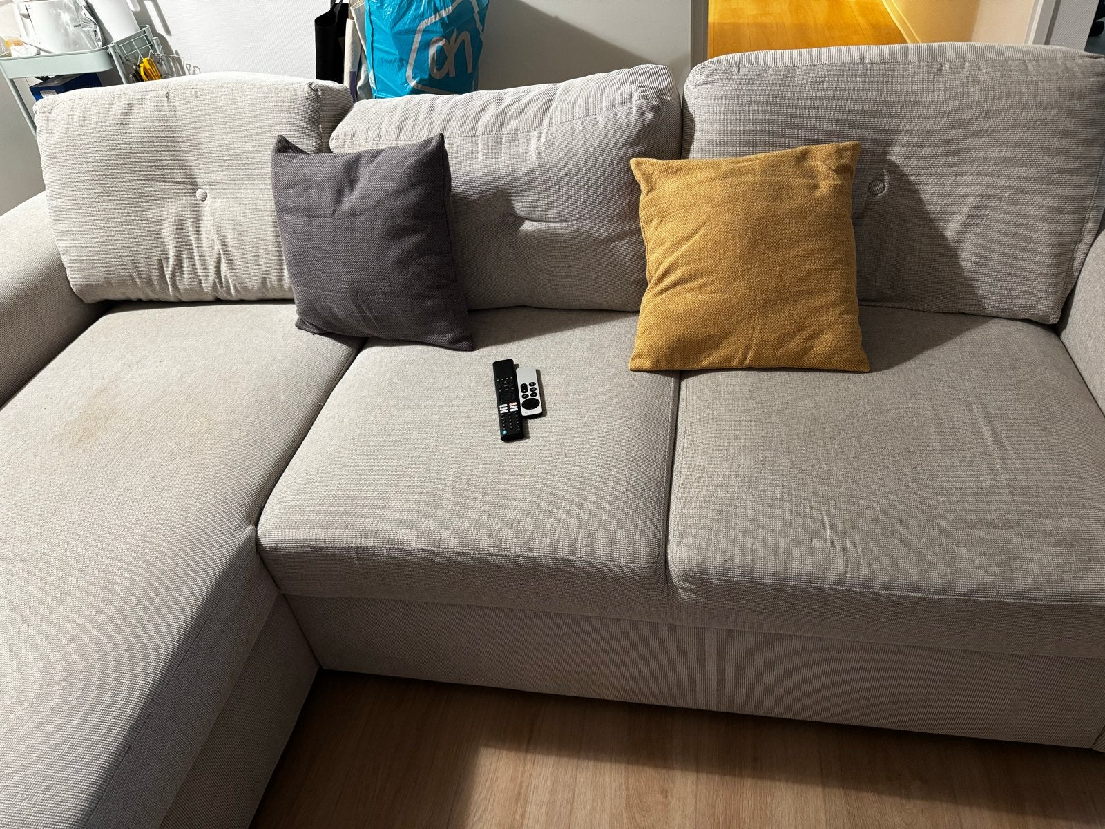 JYSK VEJLBY Slaapbank met chaise longue - Licht zand, Ophalen, Beige, Tweepersoons, Zo goed als nieuw