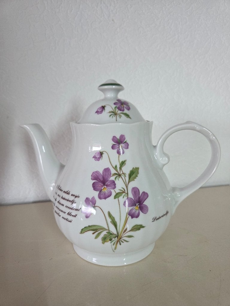 Theepot van Libelle exclusief porcelein, Ophalen of Verzenden, Zo goed als nieuw, Porselein, Theepot