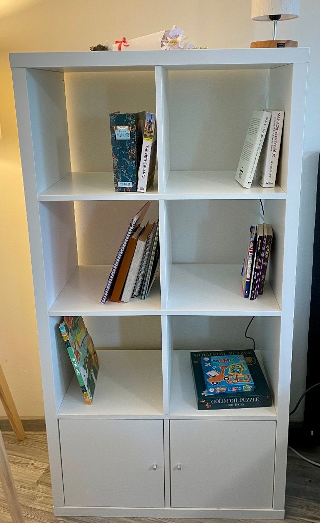 IKEA Kallax bookshelf white, 4 by 2 shelves, with 2 doors, Ophalen, Met deur(en), 100 tot 150 cm, 50 tot 100 cm