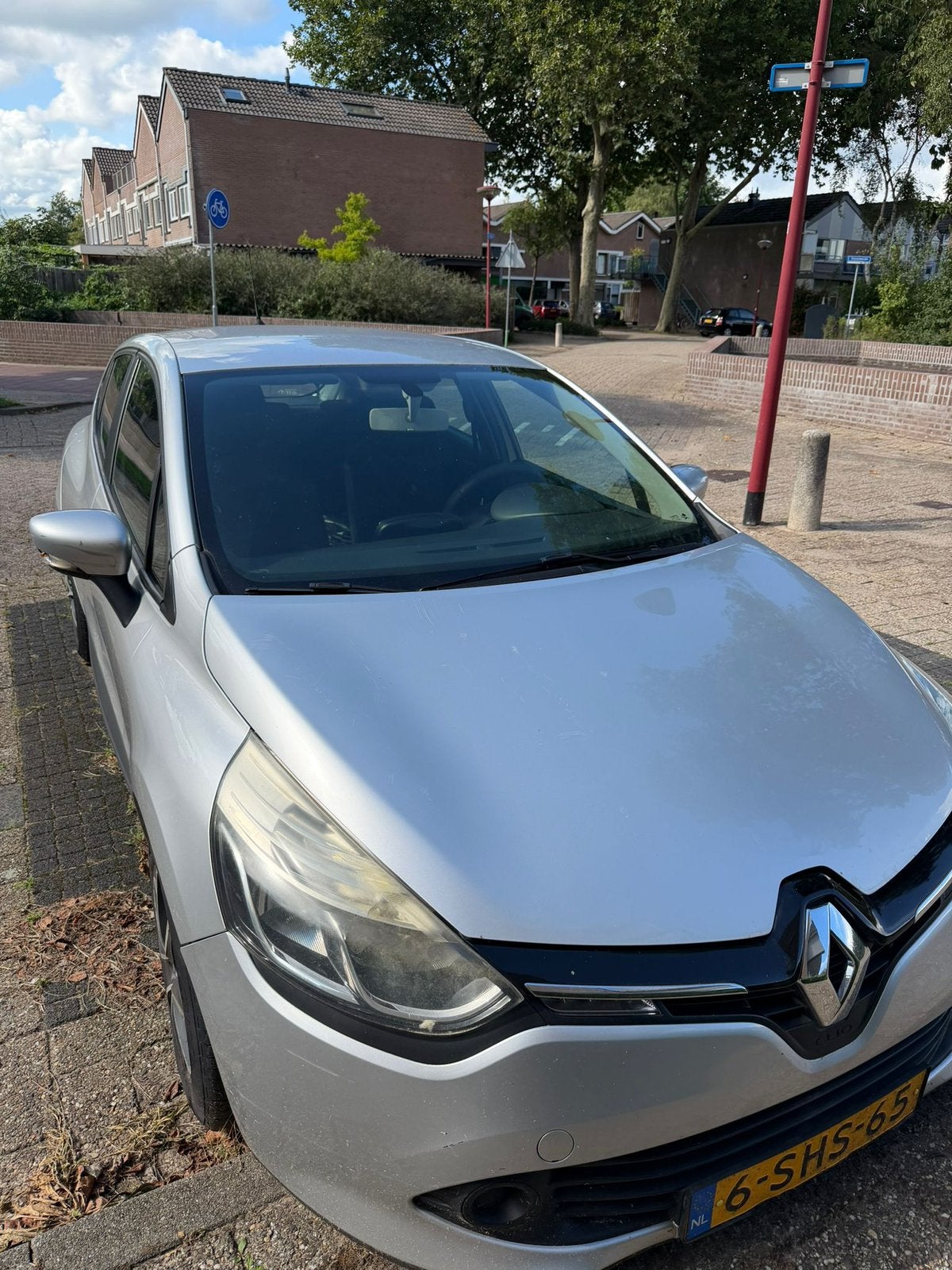 Renault Clio Moet snel weg. !!Zie beschrijving!!, Auto's, Voorwielaandrijving, Origineel Nederlands, Handgeschakeld, Zilver of Grijs