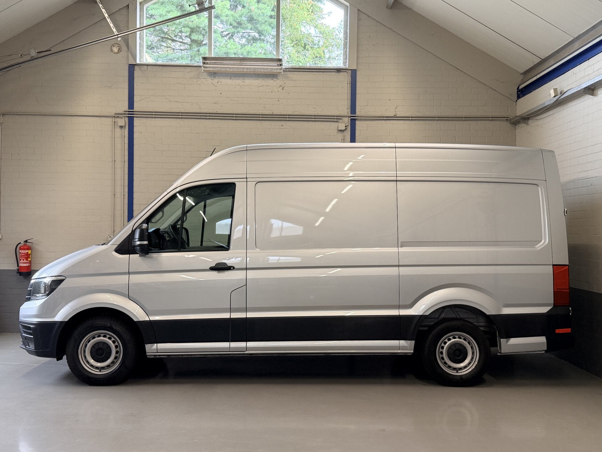 Volkswagen Crafter 35 2.0 TDI L3H3 140pk Highline | Nav | Tr, Auto's, Voorwielaandrijving, Gebruikt, Euro 6, 4 cilinders
