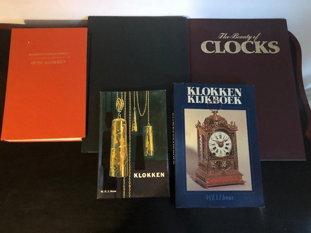 Set van 5 boeken over klokken, Ophalen of Verzenden, Gelezen