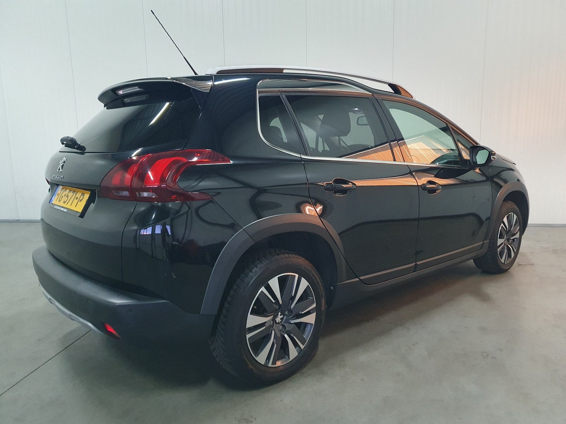 Peugeot 2008 1.2 PureTech Allure NAVI/CARPLAY/CRUISE ., Auto's, Euro 6, 1199 cc, 610 kg, Zwart