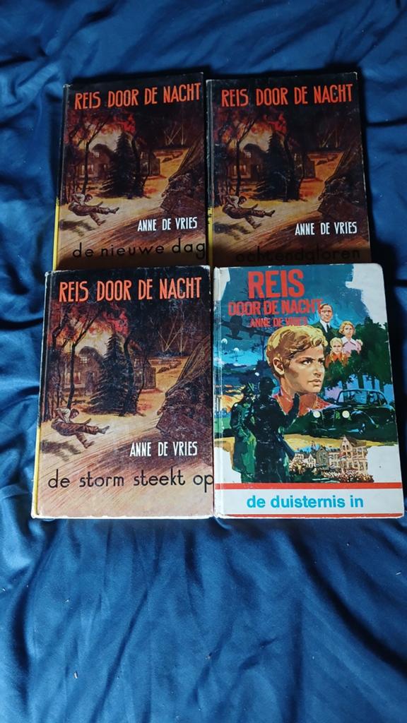 Anne de Vries, reis door de nacht. 4 delen., Boeken, Ophalen of Verzenden, Gelezen