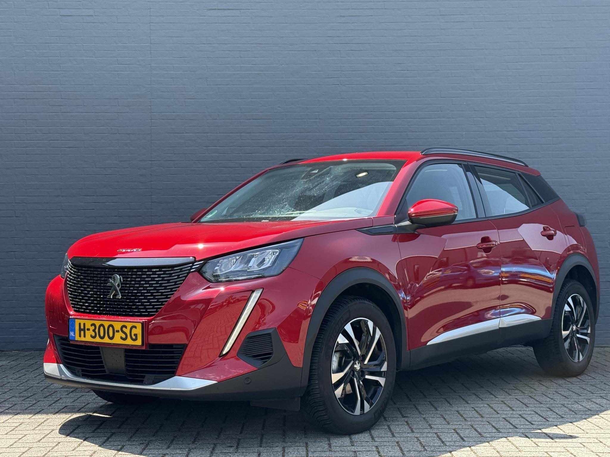 Peugeot 2008 1.2 PureTech Allure | All Season Banden | Cruis, Gebruikt, Euro 6, 1199 cc, Leder en Stof