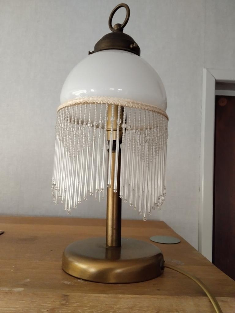 Oude staande lamp met melkglas en koper, z.g.a.n., Antiek en Kunst, Ophalen
