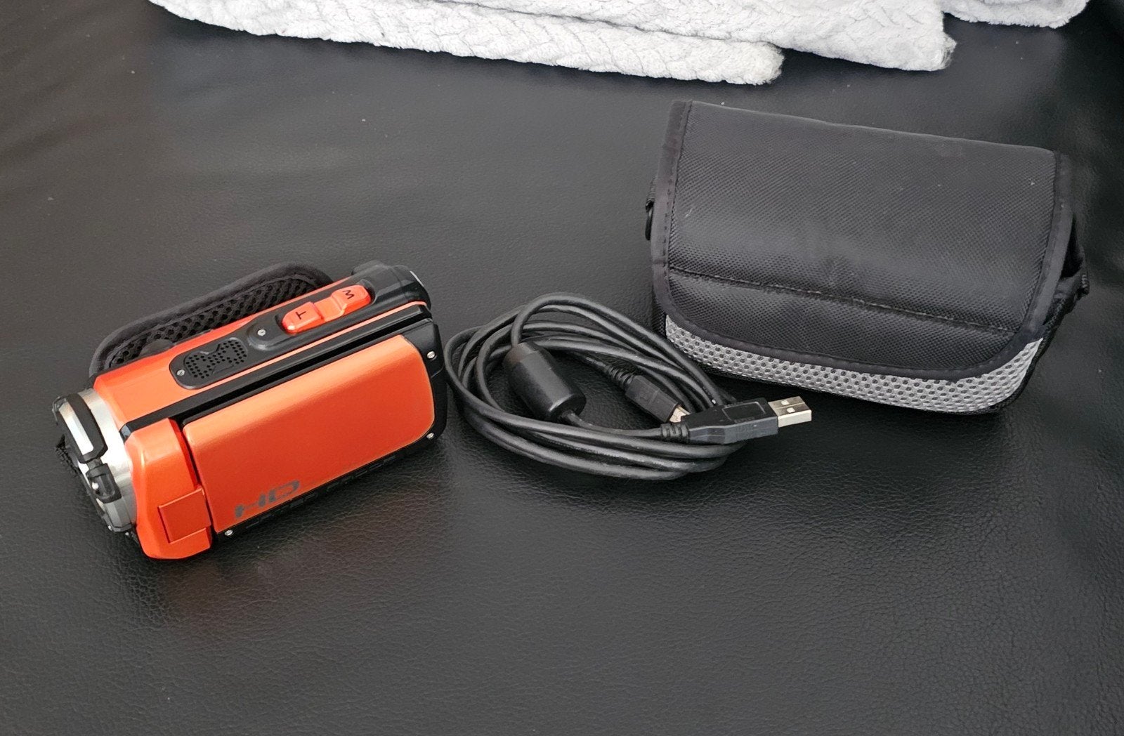 nette waterproof silvercrest camcorder met laadkabel en tas., Ophalen, Full HD, Zo goed als nieuw, Geheugenkaart