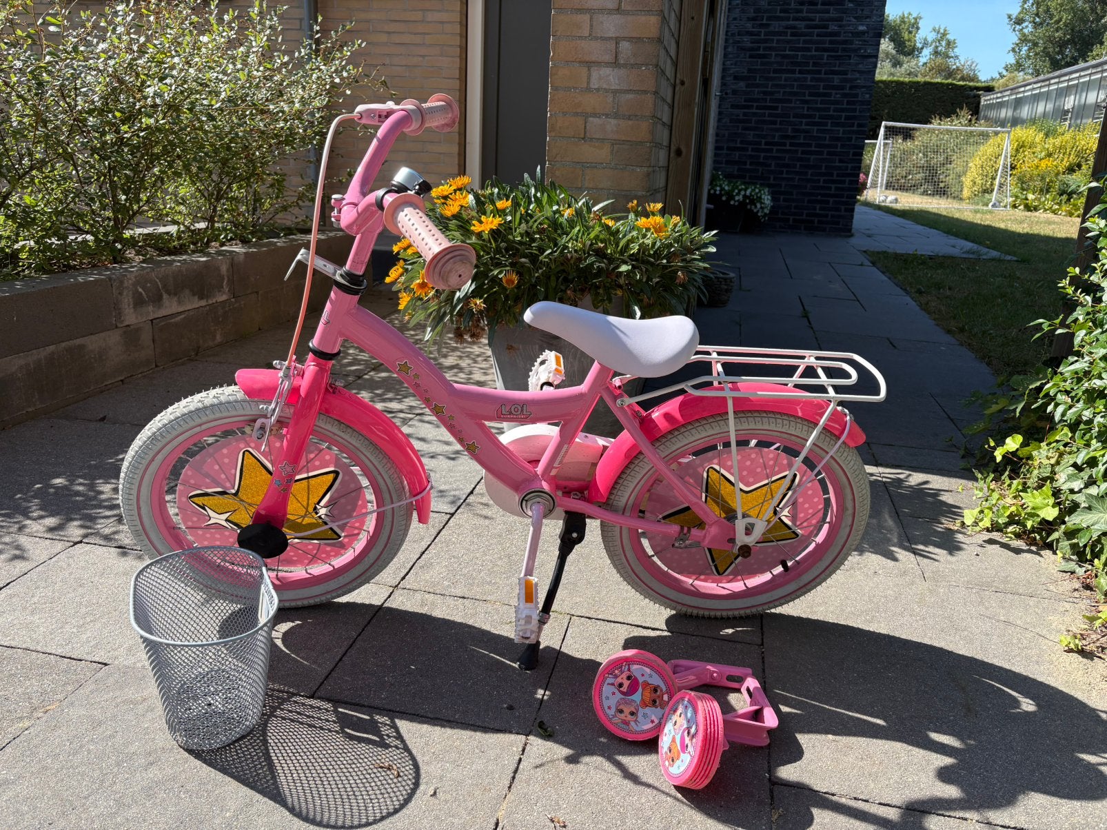 L.O.L fiets 16 inch, Ophalen, Zo goed als nieuw, 16 tot 20 inch, Zijwieltjes