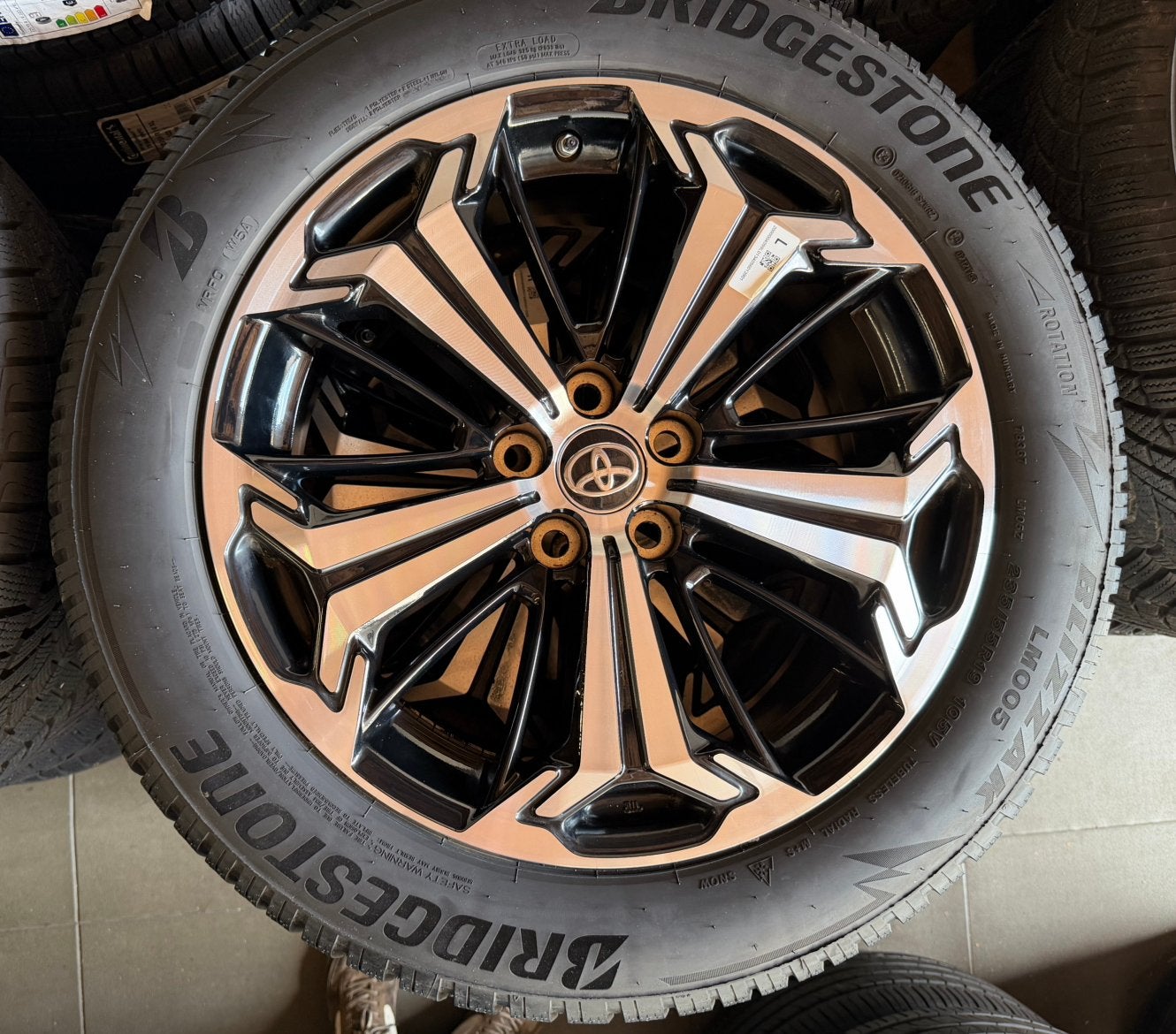 NIEUWE & demo 19” Toyota Rav4 velgen sets met winterbanden, Auto-onderdelen, 19 inch, Banden en Velgen, Nieuw, 235 mm
